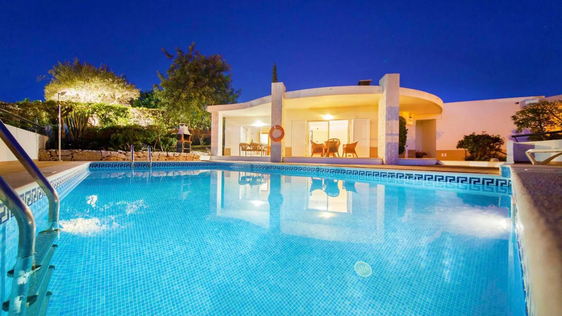 Villa Trinidad By Algarve Vacation Албуфейра